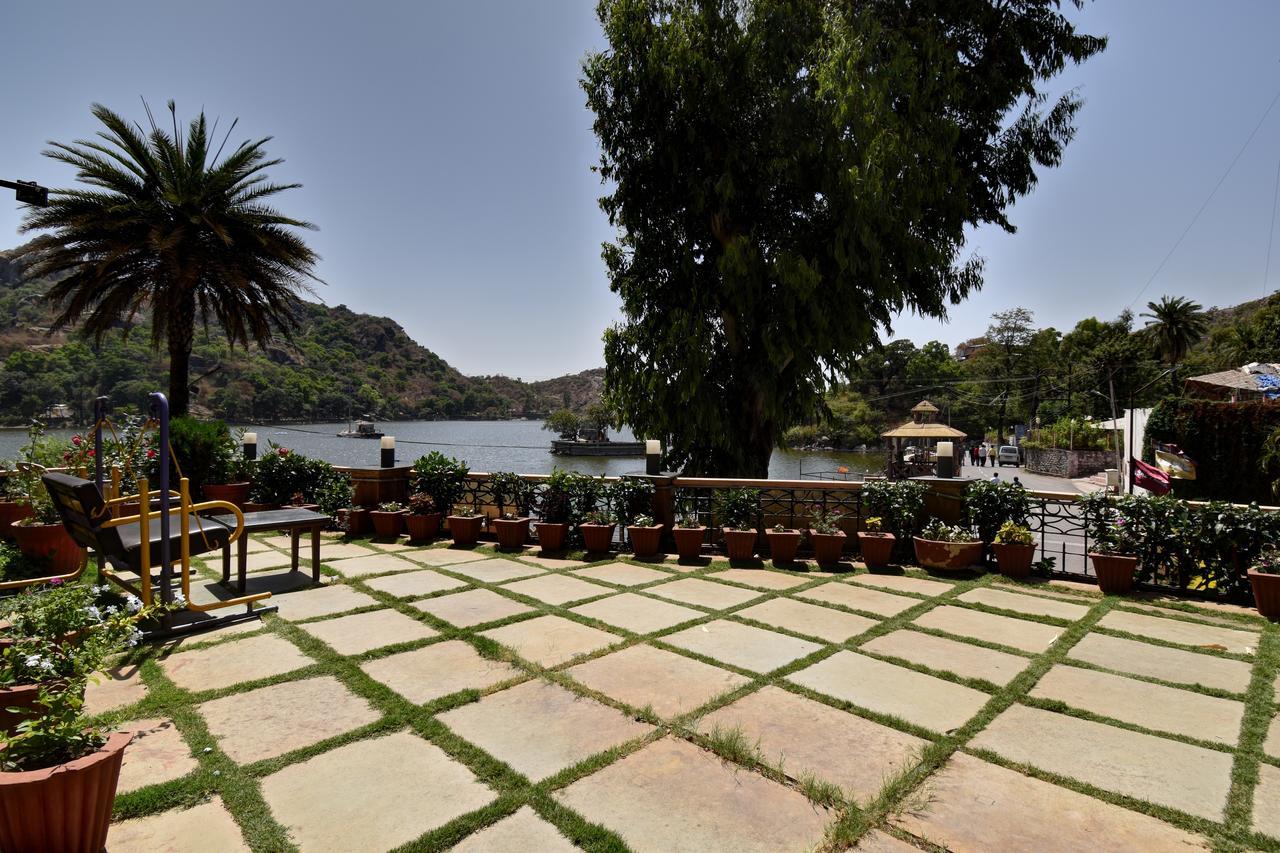 Hotel Lake Palace Mount Abu Exterior photo